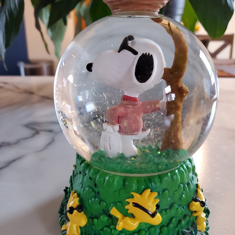 Vintage Snoopy and Woodstock Birds Snowglobe - Picture 4 of 17